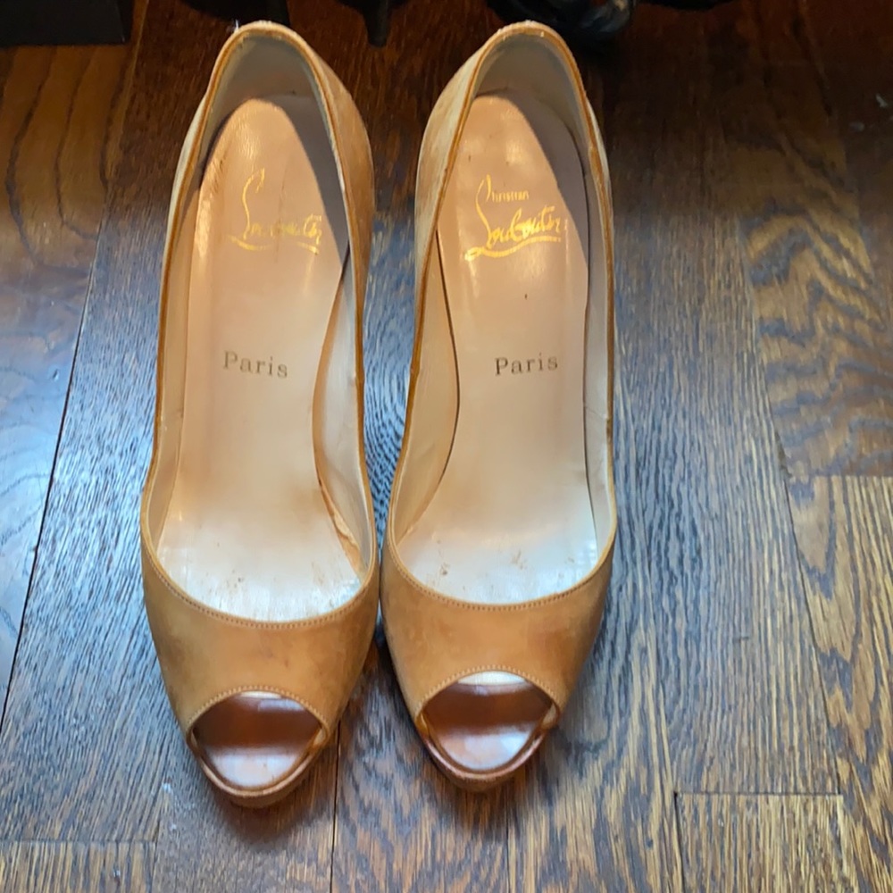 Christian Louboutin peep toe